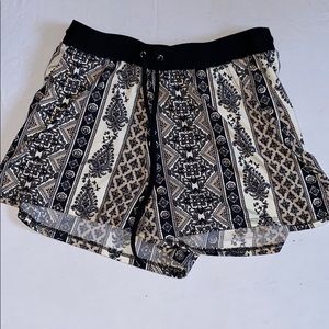 Cute Breathable Victorian Patterned shorts